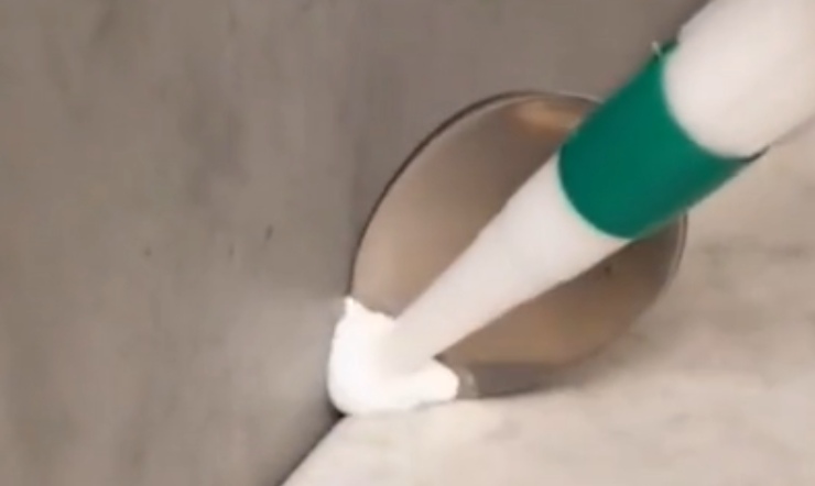 Metti il silicone senza sporcarti le mani, trucco