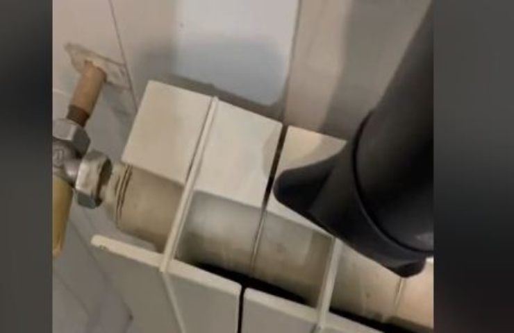 Con questo trucco pulire il termosifone è facilissimo