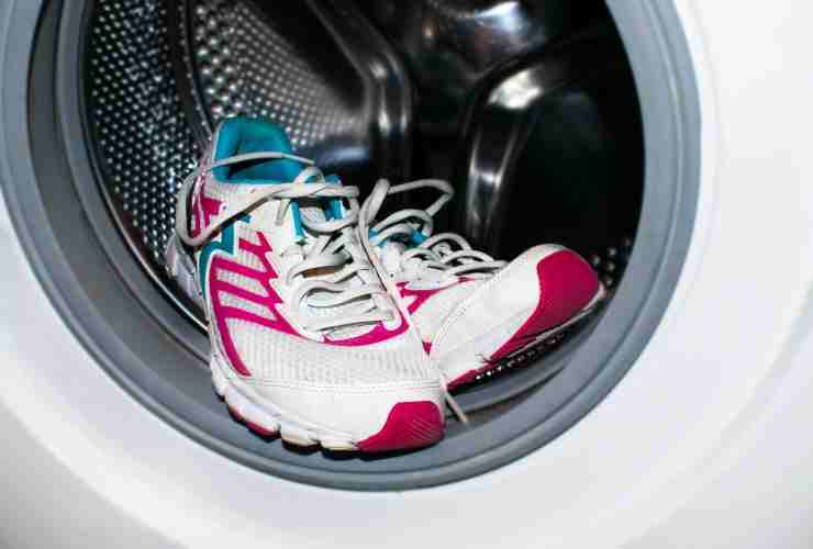Come lavare le sneakers in lavatrice