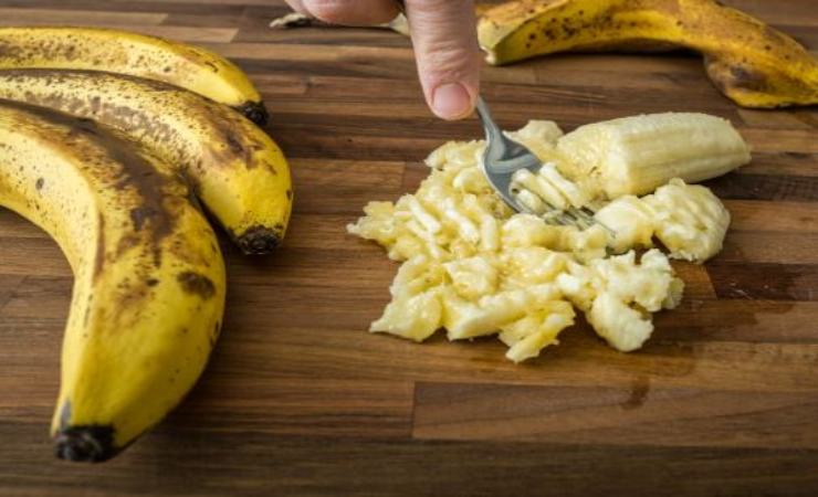rimedio per la tosse con miele , banane, acqua