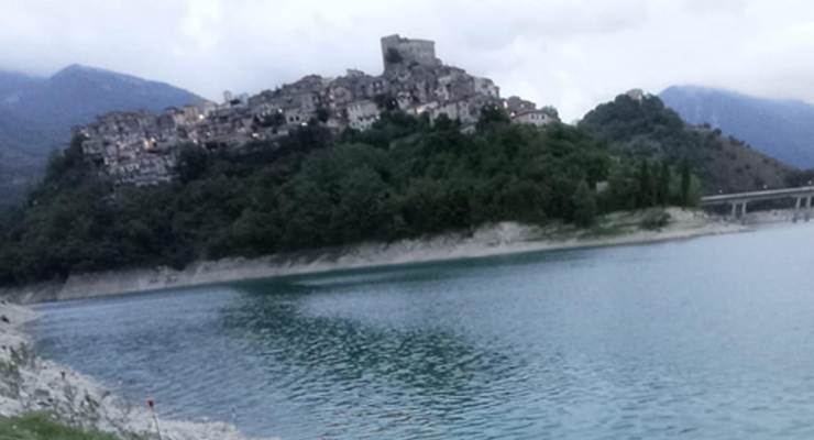 Castel di Tora nel Lazio