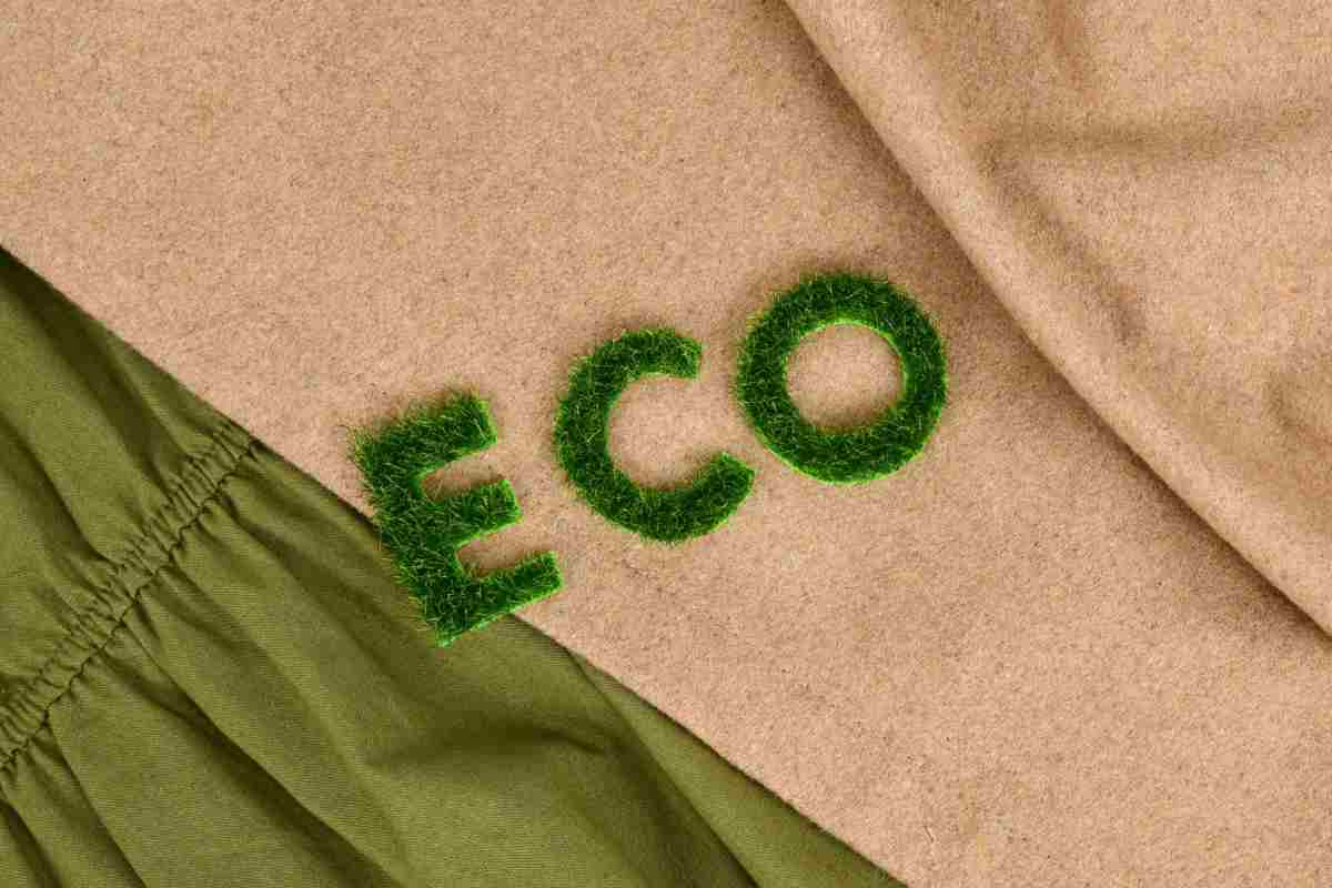 metodo ecologico per risolvere il problema del riciclo dei vestiti usati