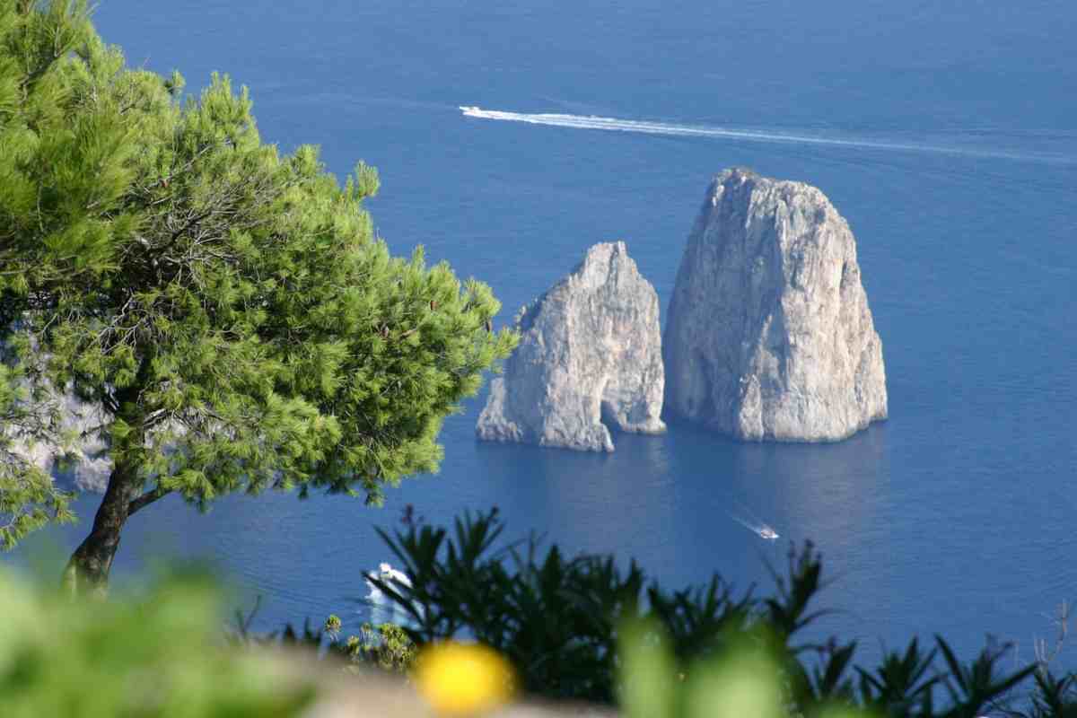 Capri e i suoi faraglioni sono a rischio?