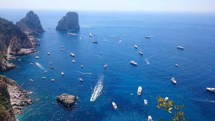 La richiesta di un'area marina protetta dai Faraglioni