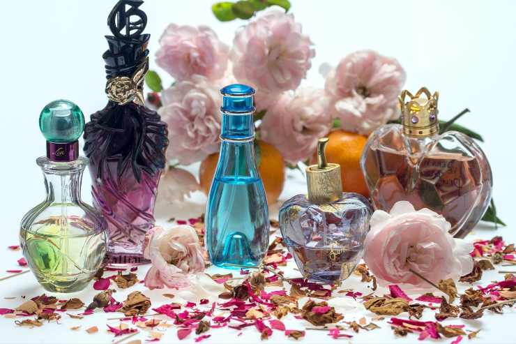 7 profumi che fanno sembrare più vecchie