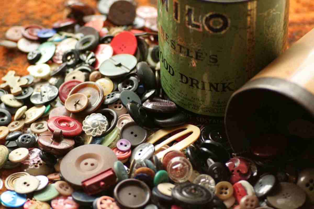 vecchi bottoni trasformali in accessori