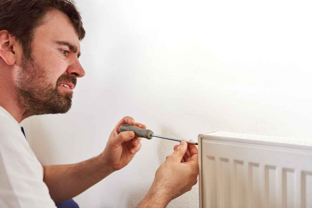 Togli termosifoni, pompa di calore e stufa a pellet