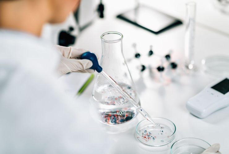 Microplastiche nell'acqua metodo per eliminarle