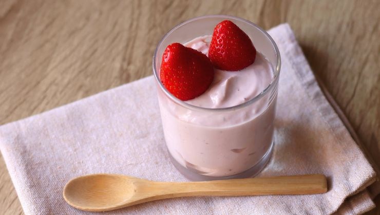 yogurt fragole ricetta