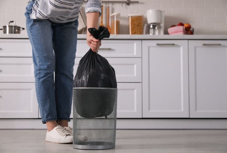 Come eliminare il problema della puzza di spazzatura in casa