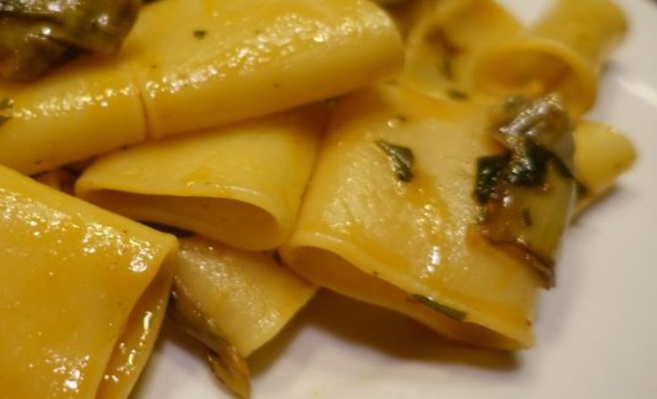 primo piatto con paccheri, fave e topinambur