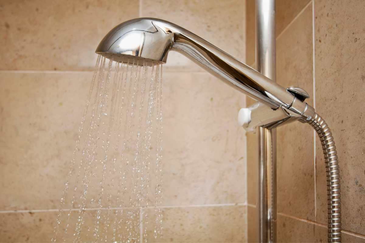 come pulire il soffione della doccia dal calcare