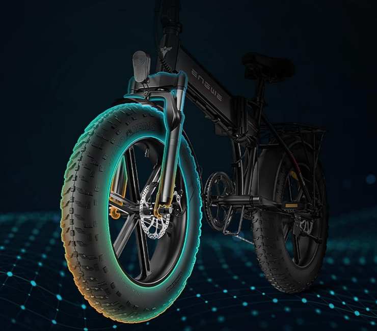 bici elettrica con grandi ruote che si vede in un'immagine ritoccata