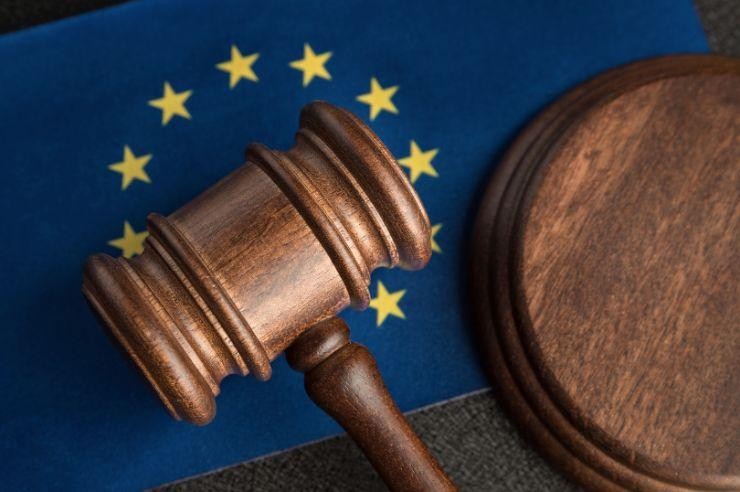 legge ue che rende il cambiamento climatico un crimine
