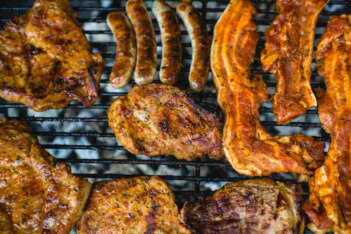 Famiglia sta male dopo aver mangiato carne