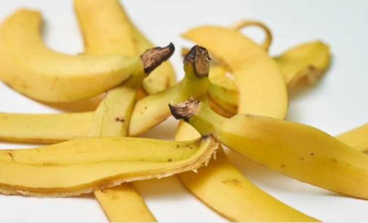 pulizia argento con bucce di banana