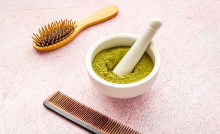 scurire i capelli con prodotti naturali