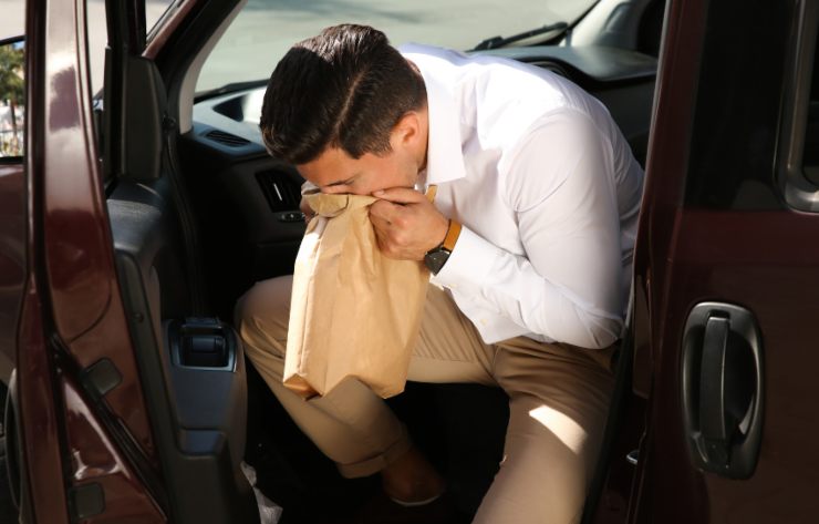 come curare il mal d'auto