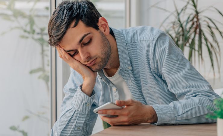 La stanchezza cronica è uno dei segnali a cui fare attenzione