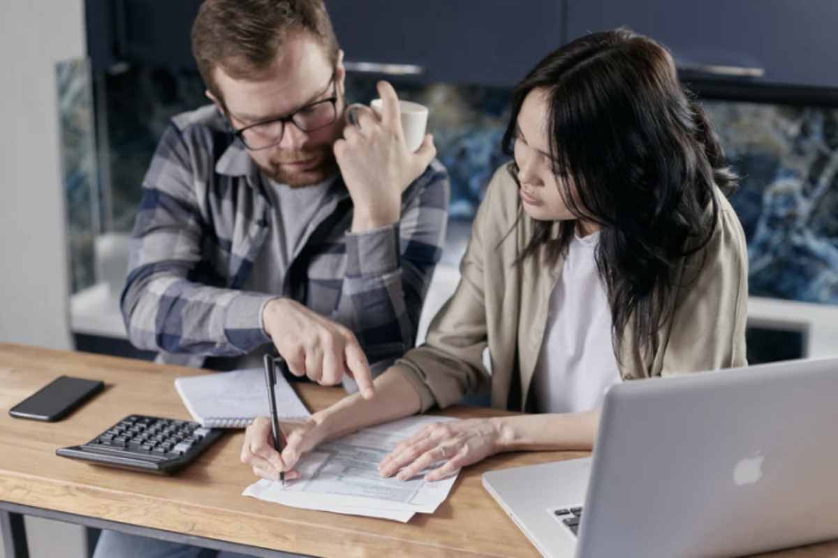 Il bonus si divide in tre parti principali: bonus luce, bonus gas e bonus idrico. Ogni componente ha requisiti specifici e importi variabili.