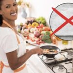La carta forno, un elemento comune per la cottura di dolci e pietanze al forno, è spesso utilizzata una sola volta e poi gettata via