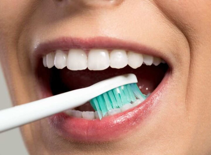 Come pulire a fondo lo spazzolino